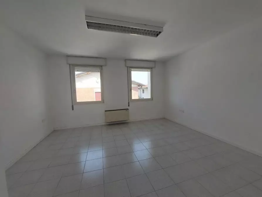 Immagine 3 di Ufficio in affitto  in Via Roma a Torri Di Quartesolo
