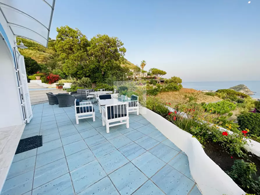 Immagine 31 di Villa in vendita  in via pezzachiana a Serrara Fontana