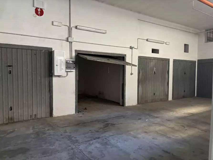 Immagine 1 di Garage in vendita  in Via Francesco Petrarca, 73014 Gallipoli LE, Italia a Gallipoli