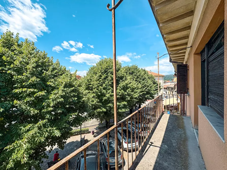 Immagine 2 di Appartamento in vendita  in piazza vittorio veneteo 49 a Invorio