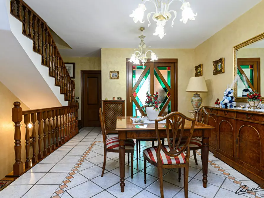 Immagine 5 di Villa in vendita  in via Irlanda a Guidonia Montecelio