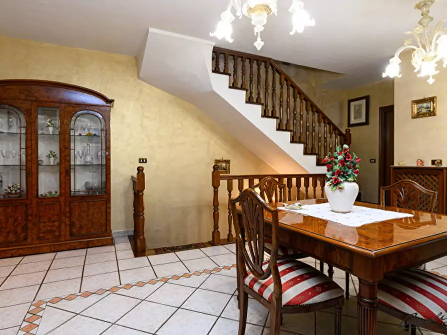 Immagine 6 di Villa in vendita  in via Irlanda a Guidonia Montecelio