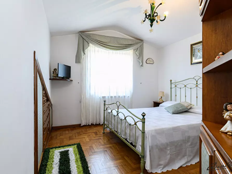 Immagine 12 di Villa in vendita  in via Irlanda a Guidonia Montecelio