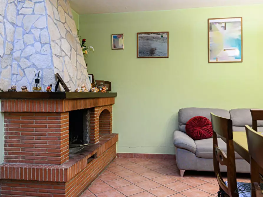 Immagine 26 di Villa in vendita  in via Irlanda a Guidonia Montecelio