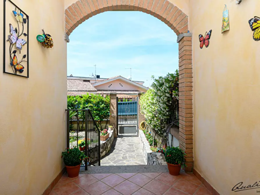 Immagine 35 di Villa in vendita  in via Irlanda a Guidonia Montecelio