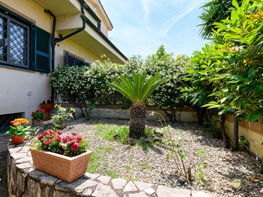 Immagine 37 di Villa in vendita  in via Irlanda a Guidonia Montecelio