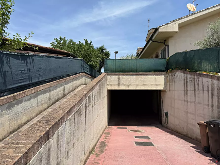 Immagine 39 di Villa in vendita  in via Irlanda a Guidonia Montecelio