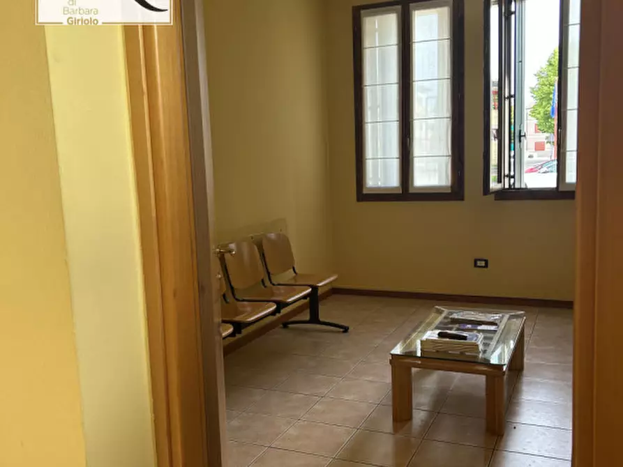 Immagine 2 di Ufficio in vendita  a Castelbaldo