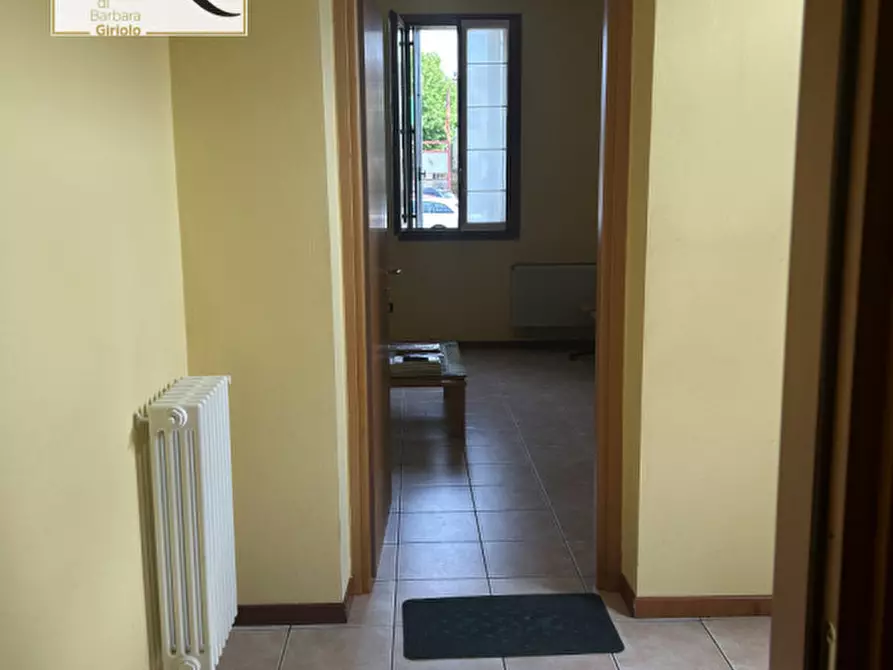 Immagine 10 di Ufficio in vendita  a Castelbaldo