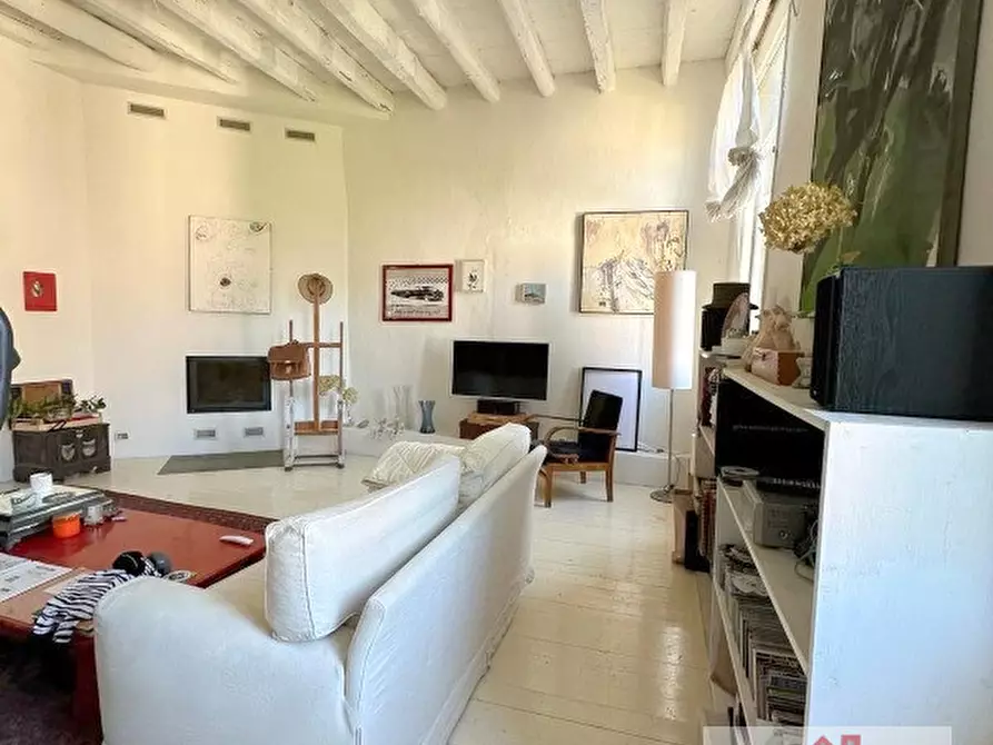 Immagine 17 di Villa in vendita  a Volpago Del Montello