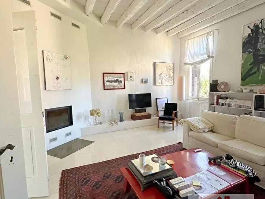 Immagine 18 di Villa in vendita  a Volpago Del Montello