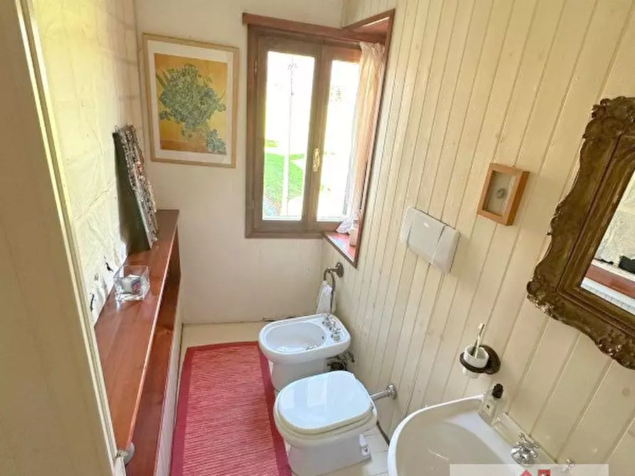 Immagine 21 di Villa in vendita  a Volpago Del Montello