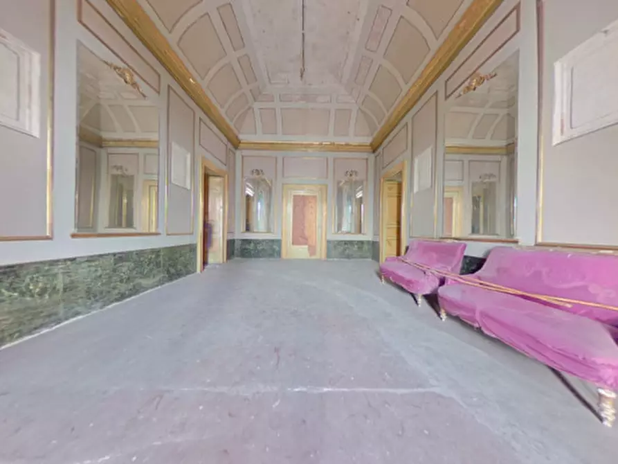 Immagine 3 di Palazzo in vendita  in Piazza Ignazio Ciaia a Fasano