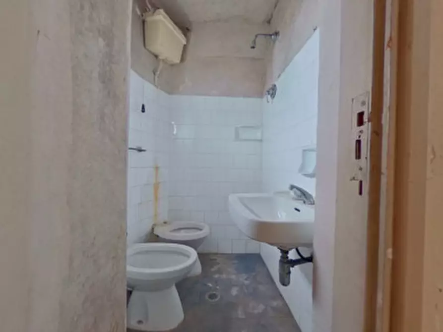 Immagine 6 di Palazzo in vendita  in Piazza Ignazio Ciaia a Fasano