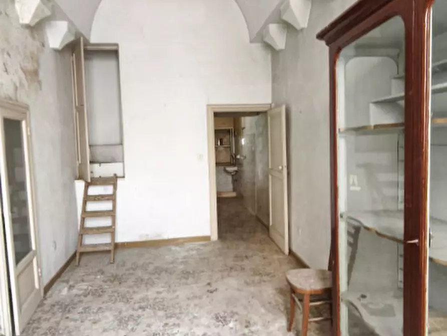 Immagine 14 di Palazzo in vendita  in Piazza Ignazio Ciaia a Fasano