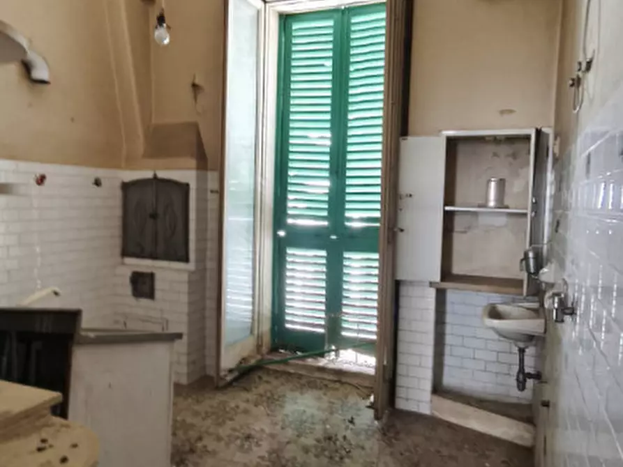 Immagine 15 di Palazzo in vendita  in Piazza Ignazio Ciaia a Fasano