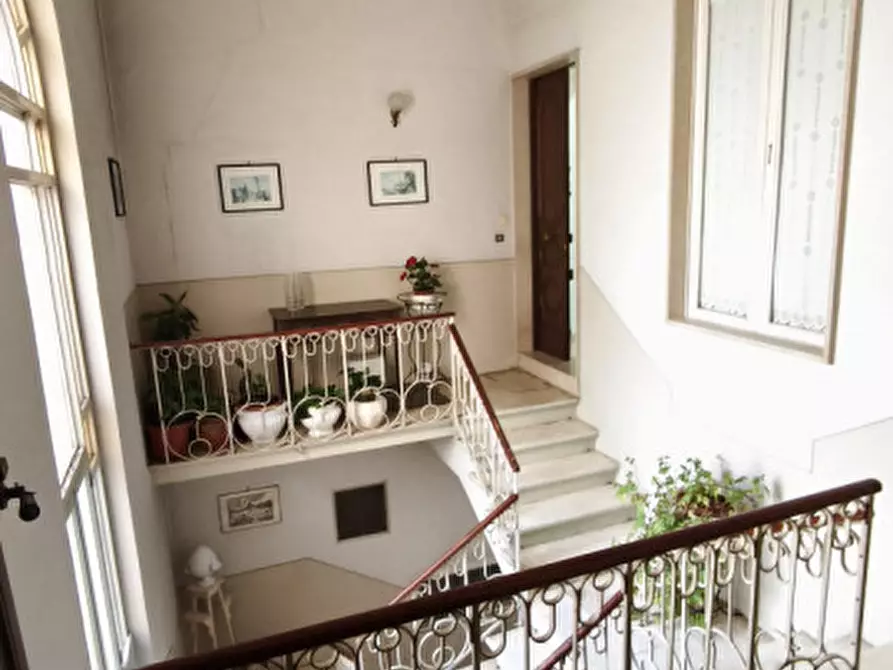 Immagine 18 di Palazzo in vendita  in Piazza Ignazio Ciaia a Fasano