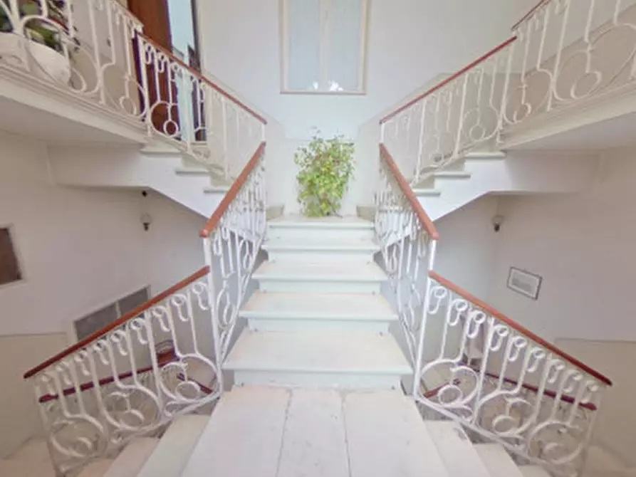 Immagine 19 di Palazzo in vendita  in Piazza Ignazio Ciaia a Fasano
