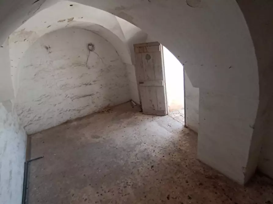 Immagine 26 di Palazzo in vendita  in Piazza Ignazio Ciaia a Fasano