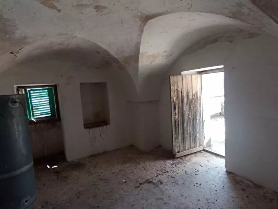 Immagine 30 di Palazzo in vendita  in Piazza Ignazio Ciaia a Fasano