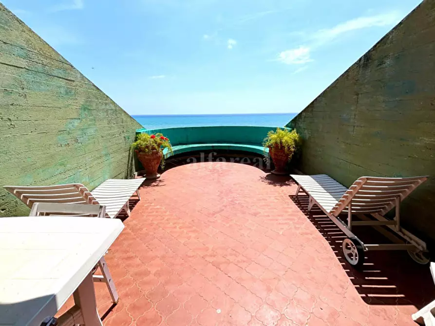 Immagine 1 di Casa quadrifamiliare in vendita  a Castiglione Della Pescaia