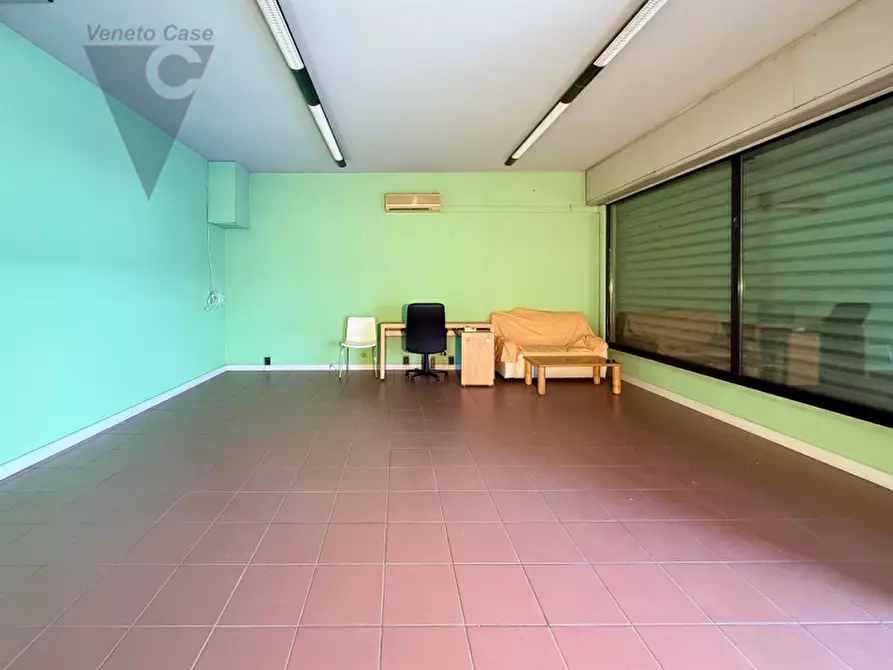 Immagine 6 di Negozio in vendita  a Padova