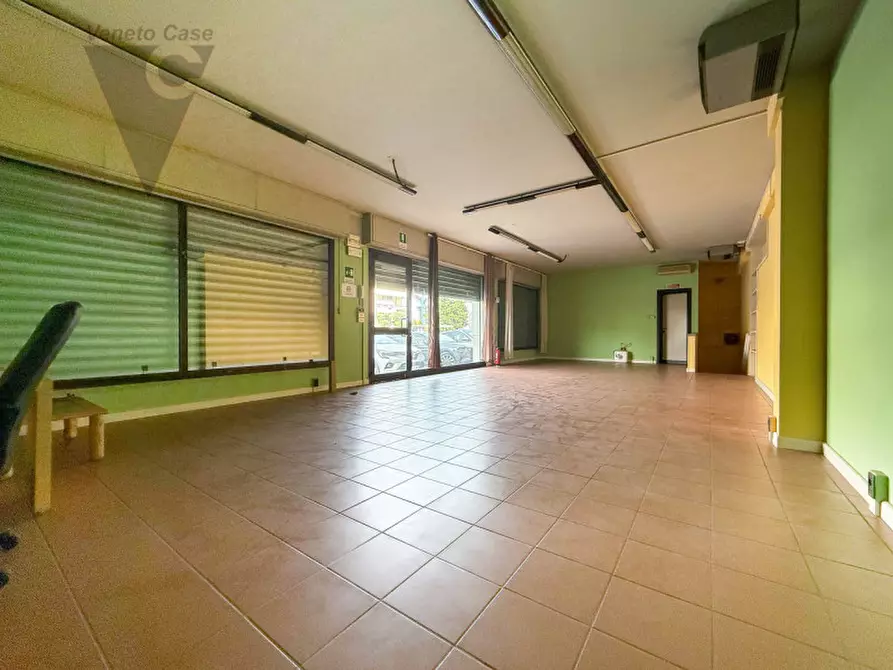 Immagine 7 di Negozio in vendita  a Padova