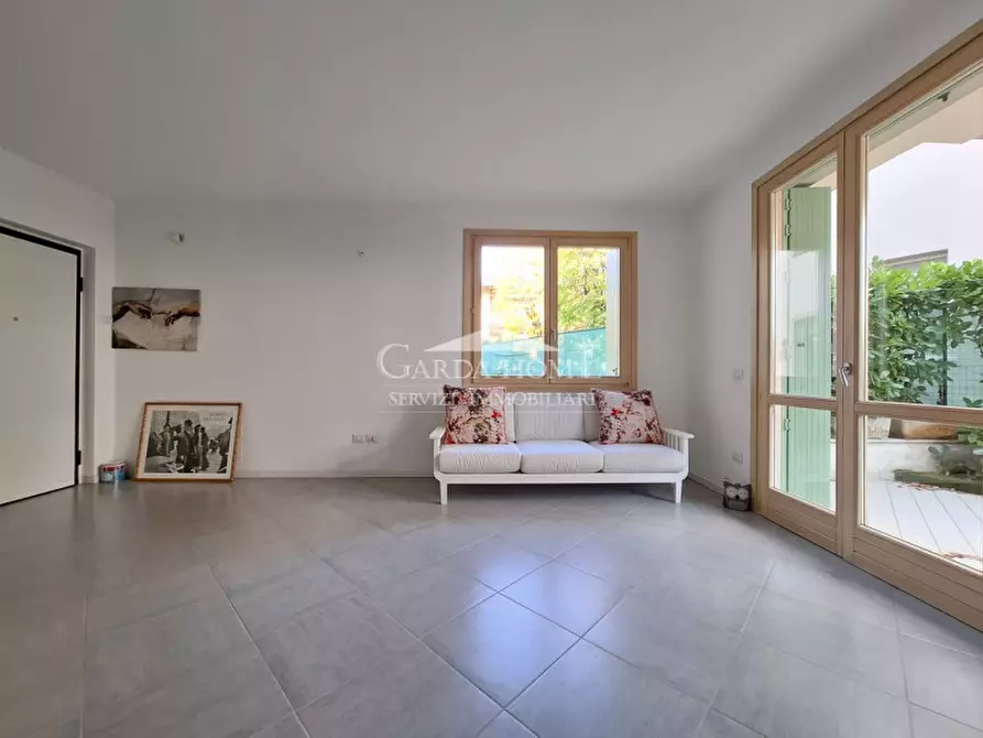 Immagine 3 di Appartamento in vendita  in Via Vittorio Veneto a Desenzano Del Garda