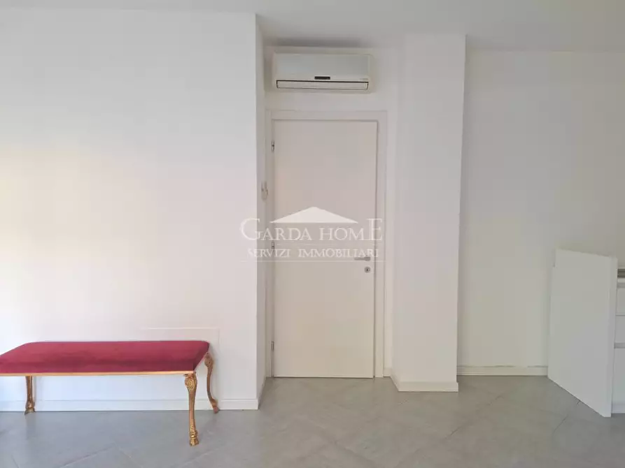 Immagine 11 di Appartamento in vendita  in Via Vittorio Veneto a Desenzano Del Garda