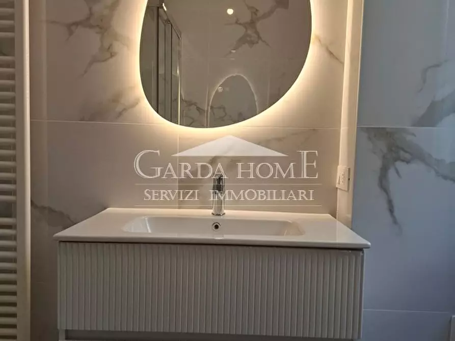 Immagine 18 di Appartamento in vendita  in Via Vittorio Veneto a Desenzano Del Garda