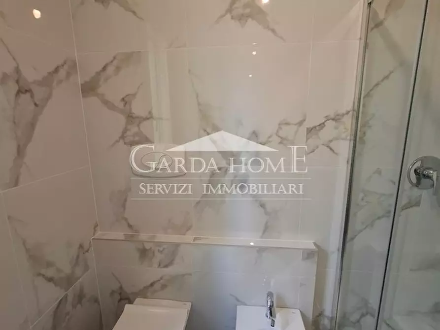 Immagine 19 di Appartamento in vendita  in Via Vittorio Veneto a Desenzano Del Garda