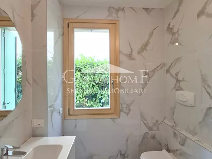 Immagine 21 di Appartamento in vendita  in Via Vittorio Veneto a Desenzano Del Garda