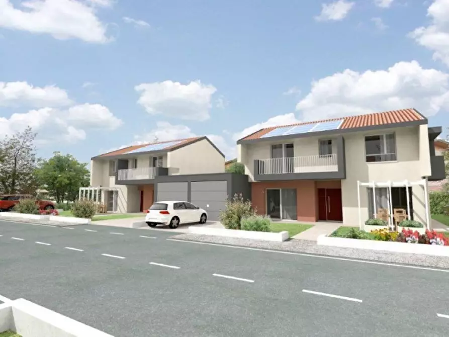 Immagine 1 di Casa bifamiliare in vendita  a Montebelluna