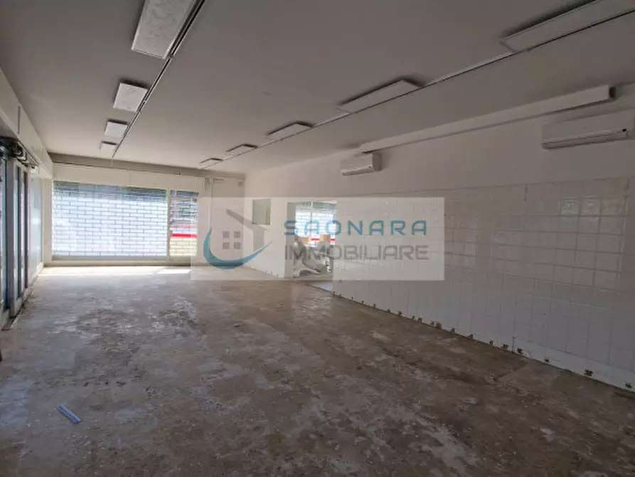 Immagine 2 di Negozio in vendita  in Via Luigi Pierobon a Padova