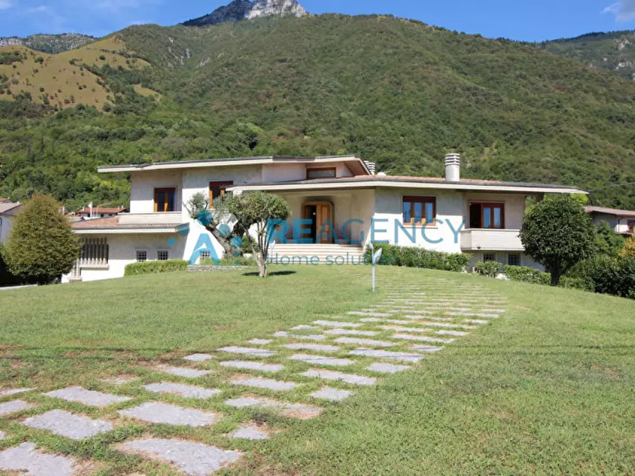 Immagine 1 di Villa in vendita  in Via Martiri della Libertà a Caltrano