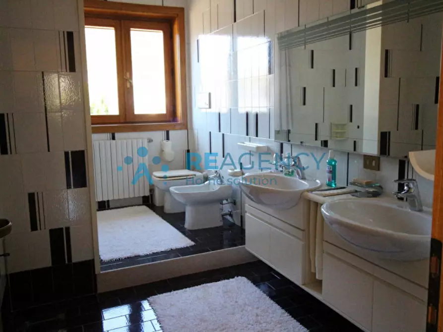 Immagine 14 di Villa in vendita  in Via Martiri della Libertà a Caltrano