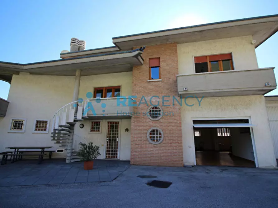 Immagine 36 di Villa in vendita  in Via Martiri della Libertà a Caltrano