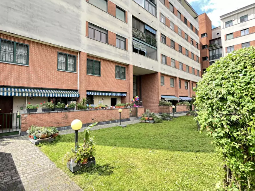 Immagine 2 di Appartamento in vendita  in Via Passeggiata Rossini a Buccinasco