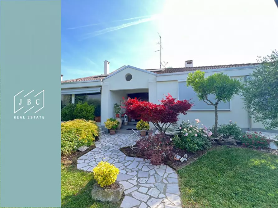 Immagine 1 di Villa in vendita  a Pramaggiore