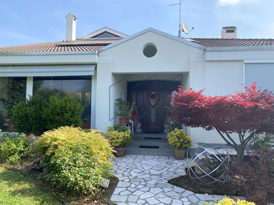 Immagine 2 di Villa in vendita  a Pramaggiore