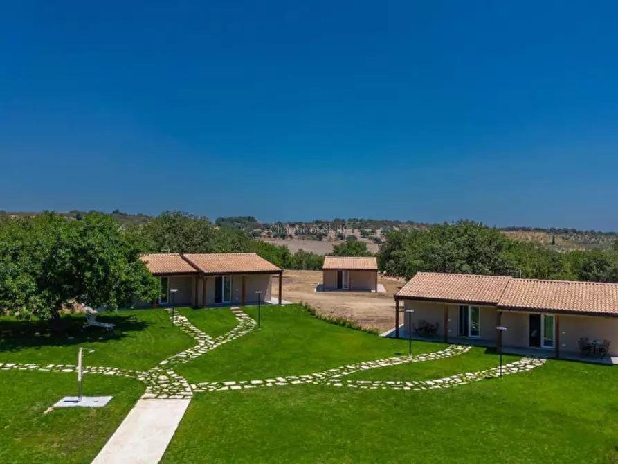 Immagine 2 di Attività commerciale in vendita  a Noto