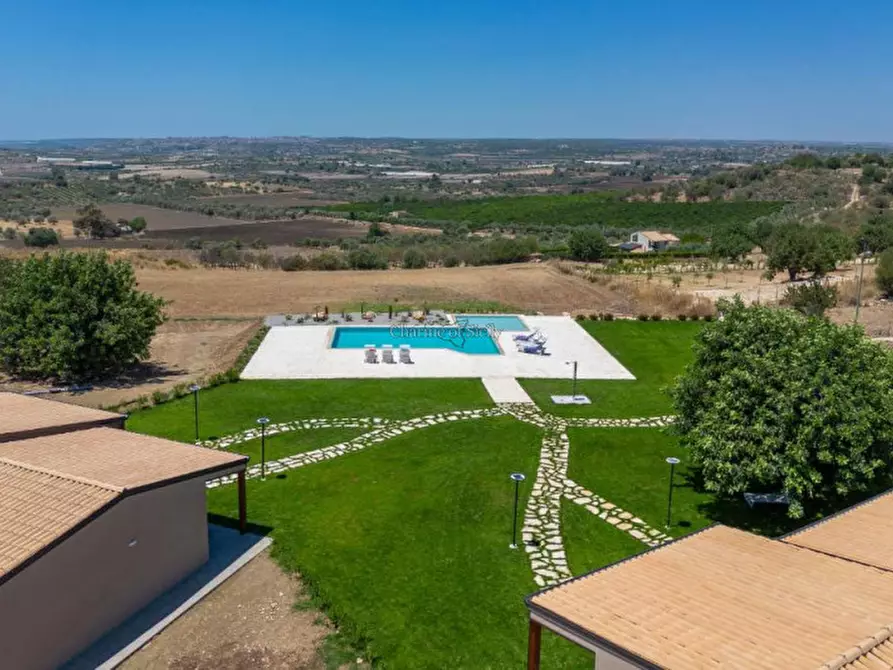 Immagine 3 di Attività commerciale in vendita  a Noto