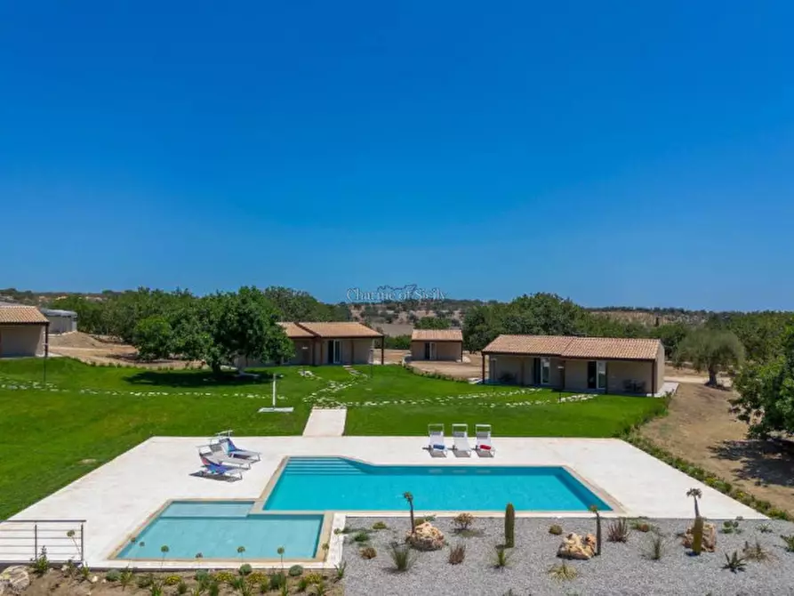 Immagine 6 di Attività commerciale in vendita  a Noto