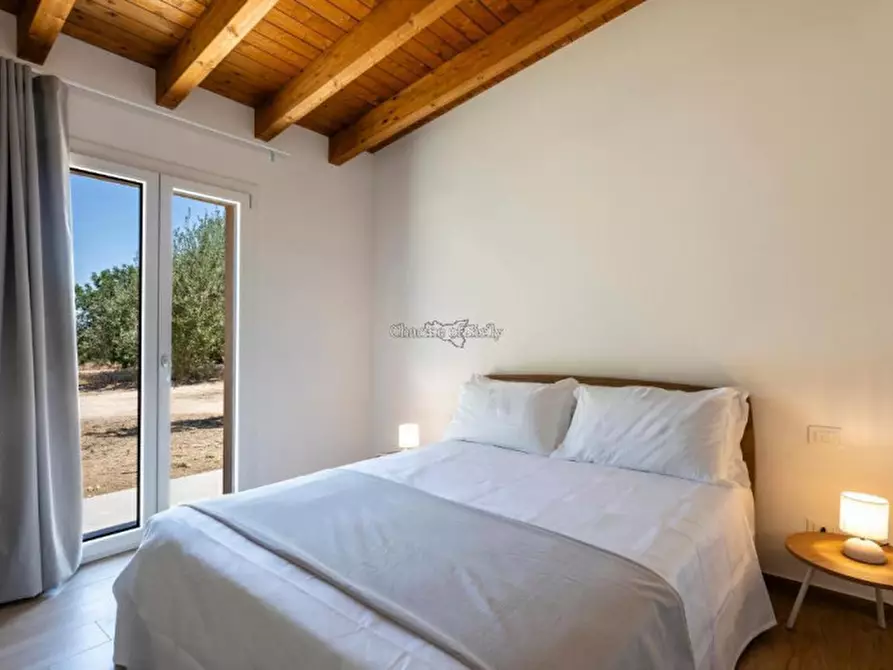 Immagine 10 di Attività commerciale in vendita  a Noto