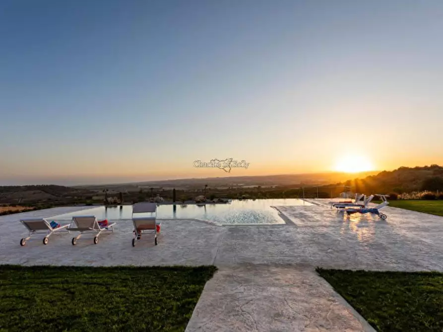 Immagine 12 di Attività commerciale in vendita  a Noto