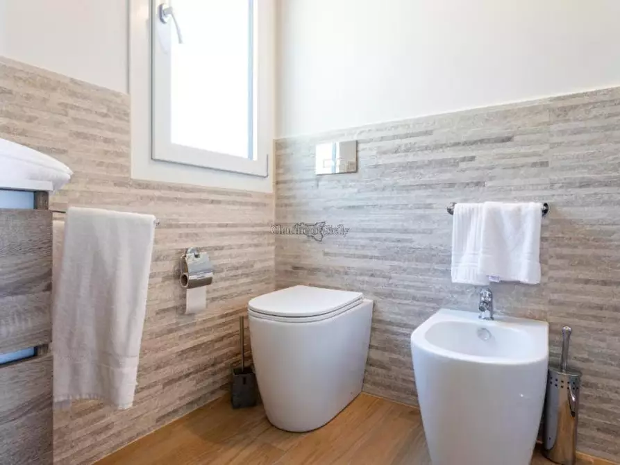 Immagine 15 di Attività commerciale in vendita  a Noto