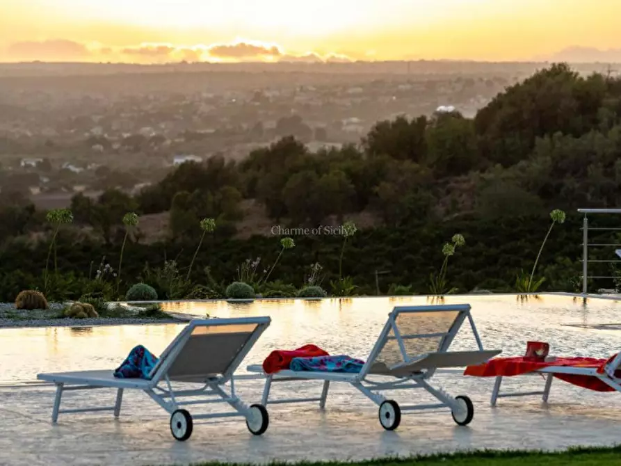 Immagine 22 di Attività commerciale in vendita  a Noto