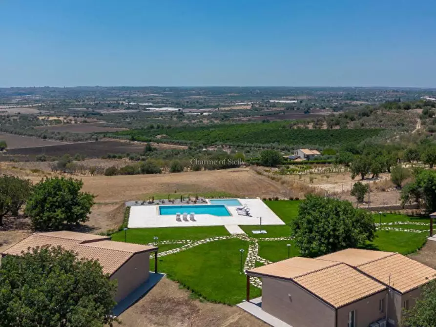 Immagine 23 di Attività commerciale in vendita  a Noto