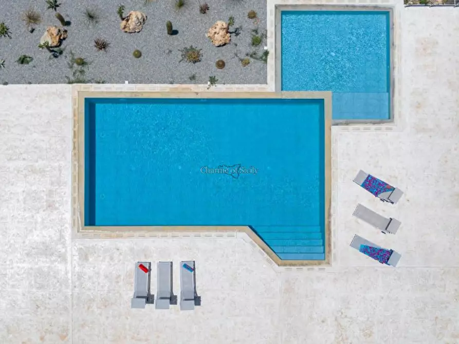 Immagine 25 di Attività commerciale in vendita  a Noto