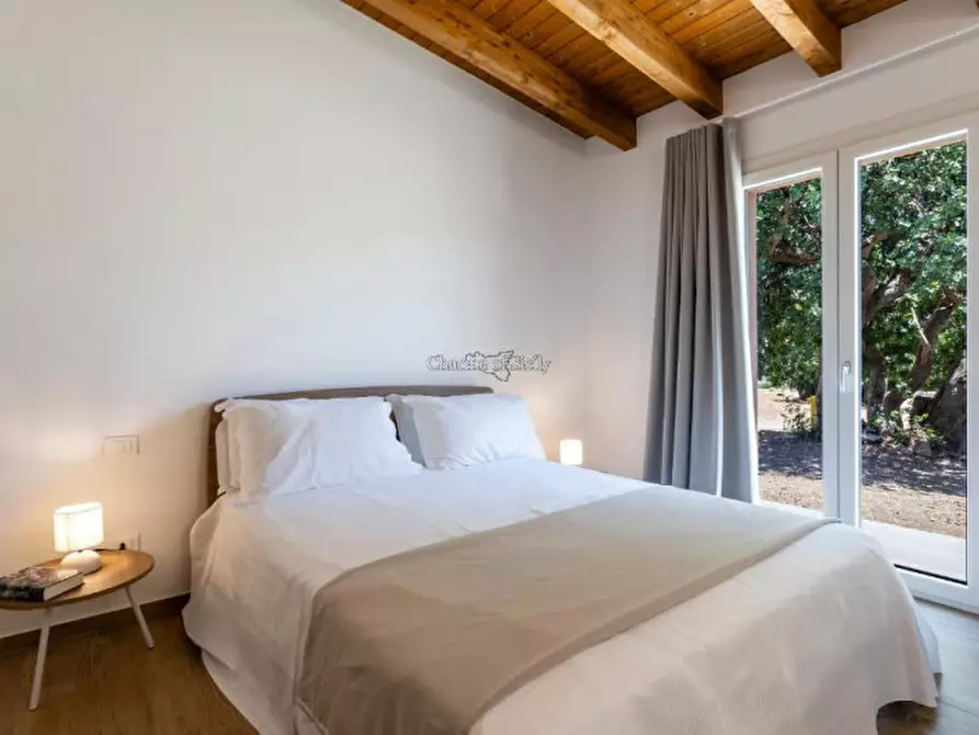 Immagine 26 di Attività commerciale in vendita  a Noto